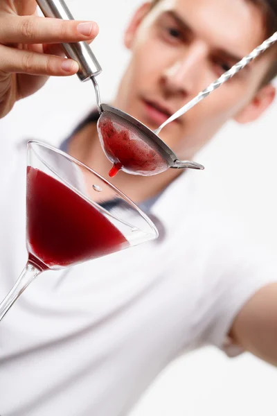 Barista preparazione coctail — Foto Stock