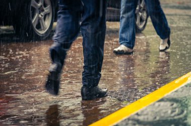 bir şehirde yağmur