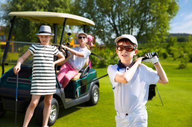 Çocuklar golf rekabet