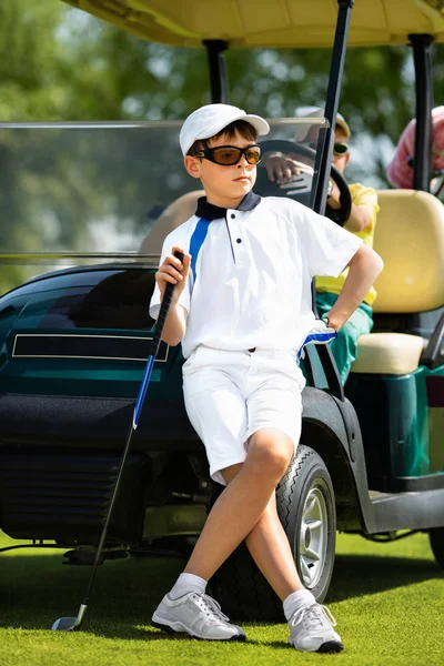 Retrato de menino golfista — Fotografia de Stock