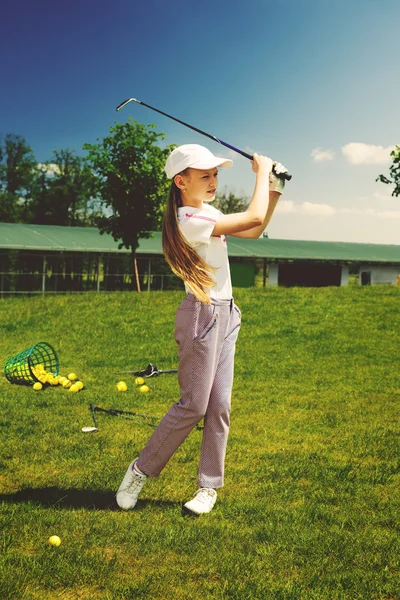 Meisje golfen — Stockfoto