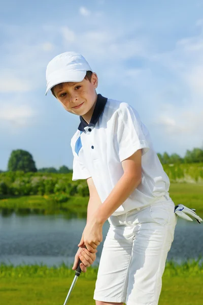 Boy playing golf — Stock Photo, Image