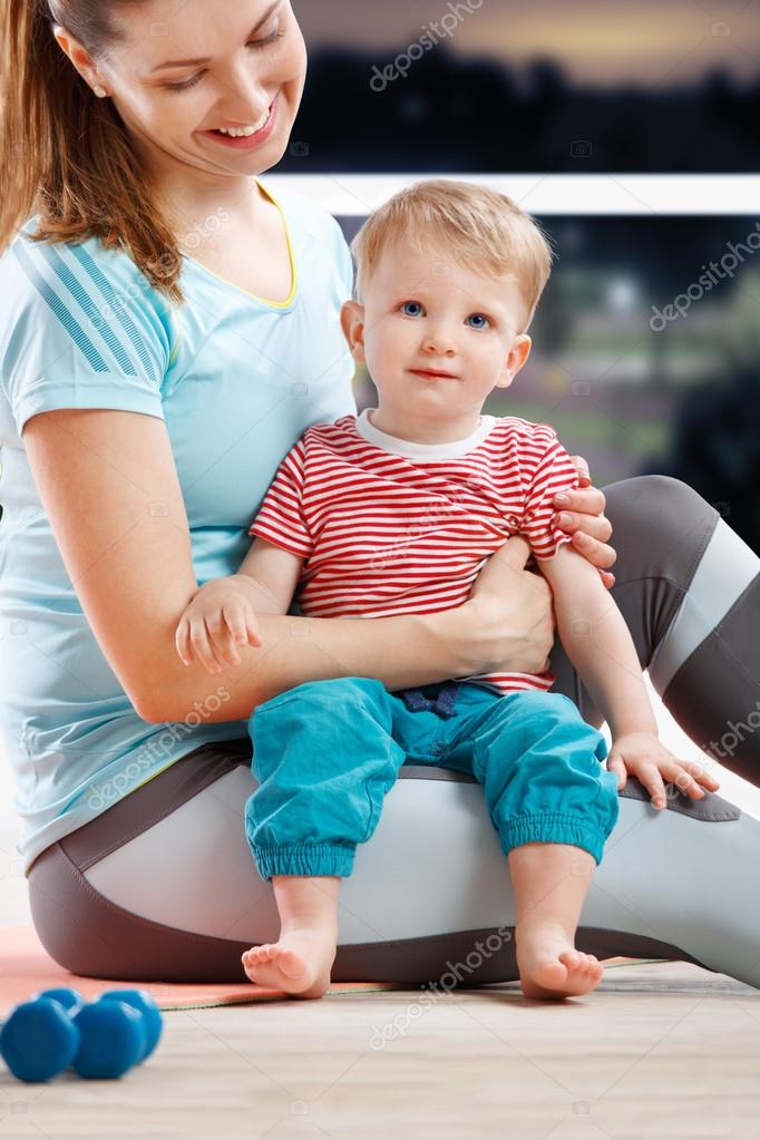 Bebe Fitness Avec Maman Image Libre De Droit Par Iuriisokolov C