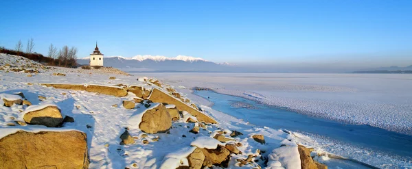 Het meer Liptovska Mara in de winter — Stockfoto