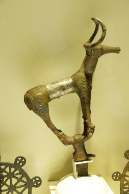 ANKARA, TURKEY - 21 Mayıs 2014 - Alaca, Corum 'dan Hitit Geyik heykelleri, MÖ 1400 Anadolu Medeniyet Müzesi, Ankara, Türkiye