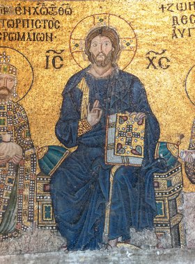 İsa'nın baş tacı, Constantine Ix Monomachus tarafından çevrili