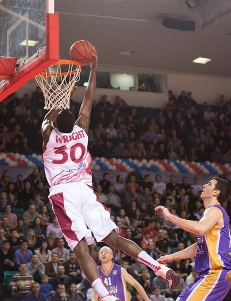 Slam dunk M.ö. Krasnye Krilya ileri Julian Wright (30) yapar