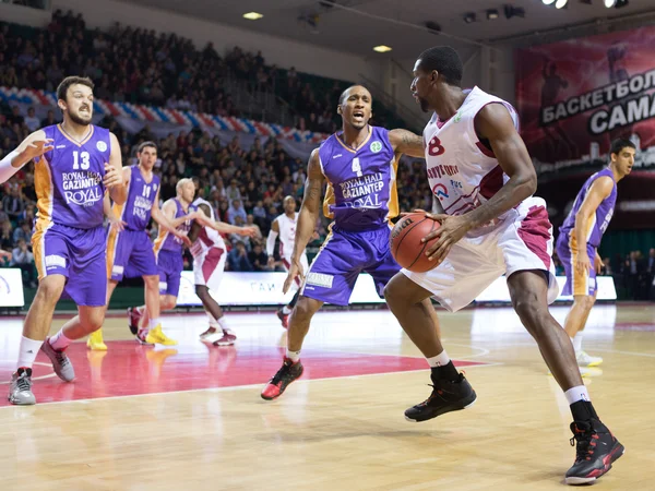 BC Krasnye Krylia forward Demetris Nichols (8) with ball — Stock Photo, Image