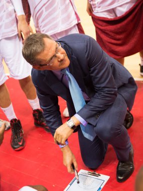 M.ö. Krasnye Krilya koçu Sergey Bazarevich sırasında zaman aşımı