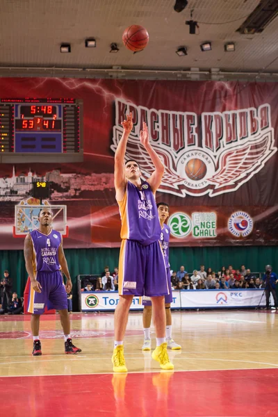 BC Royal Hali Gaziantep forward Dejan Borovnjak (14) skjuter en fr — Stockfoto