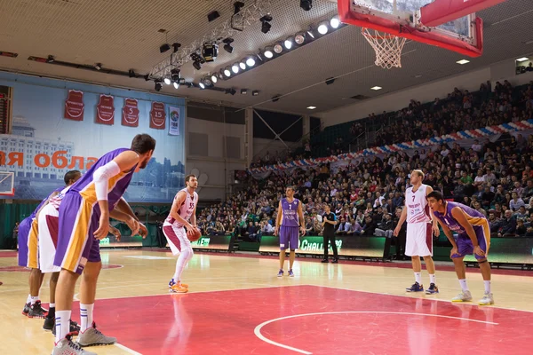 Μπότεφ Πλόβντιβ Krasnye π.χ. κέντρο Artem Zabelin (35) ετοιμάζεται να πυροβολήσει ένα — Φωτογραφία Αρχείου