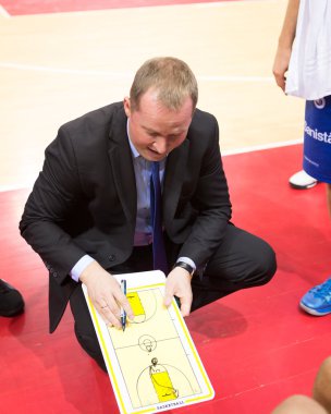 M.ö. Neptunas Koç Kazys Maksvytis bir zaman aşımı sırasında baş.