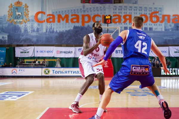 BC Krasnye Krylia forward Julian Wright (30) with ball — Stock Photo, Image