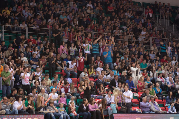 Болельщики и зрители на трибунах
