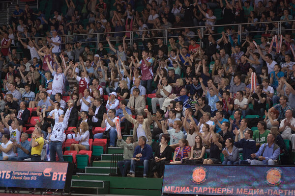 Болельщики и зрители на трибунах
