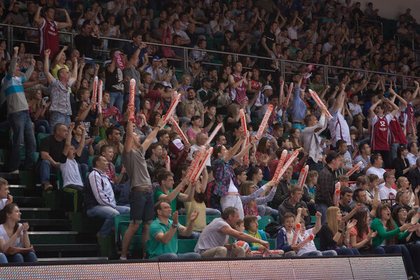 Болельщики и зрители на трибунах
