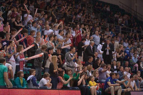 Болельщики и зрители на трибунах
