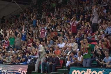 fanlar ve izleyicilere standları