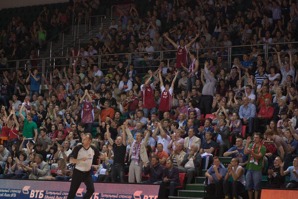 Болельщики и зрители на трибунах
