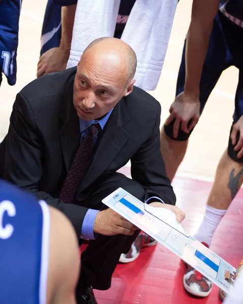 Head coach of BC Triumph Vasiliy Karasev during a timeout — Stock Photo, Image