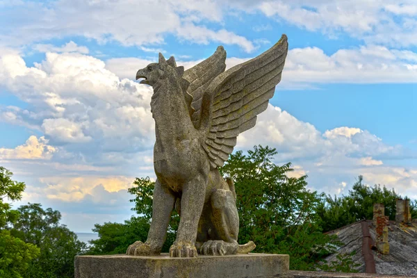 The Griffin on mount Mithridates — Stock Photo, Image