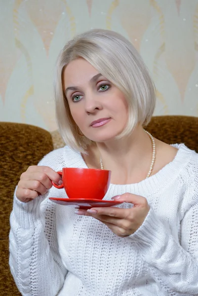 Blonde with a red cup — Stock Photo, Image