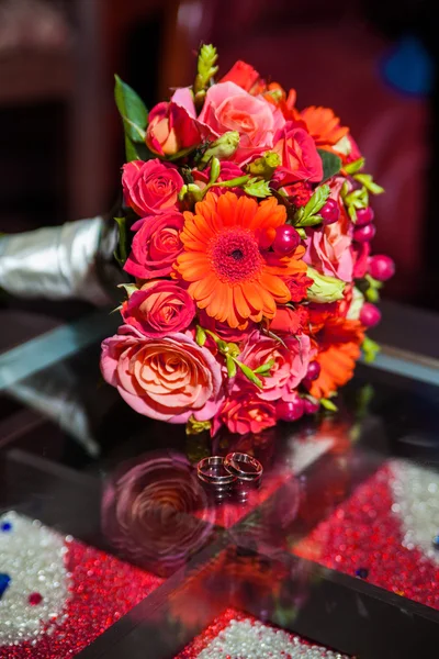 Hochzeitsstrauß, Blumen, Rosen, schöner Strauß — Stockfoto