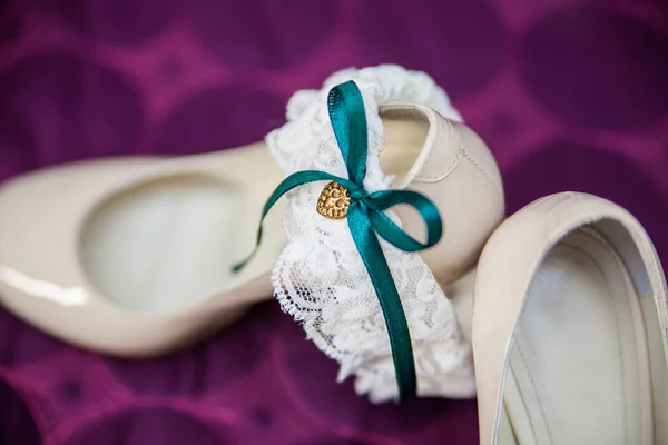 White shoes of the bride close-up — Stock Photo, Image