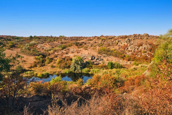 Ukrayna Kanyonu 'nun manzarası, Taş Madeni' ndeki Kanyon 'da Göl.