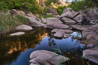 Ukrayna Kanyonu 'nun manzarası, Taş Madeni' ndeki Kanyon 'da Göl.