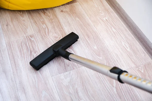 Head Modern Vacuum Cleaner Cleaning Floor Top View — Stock Photo, Image