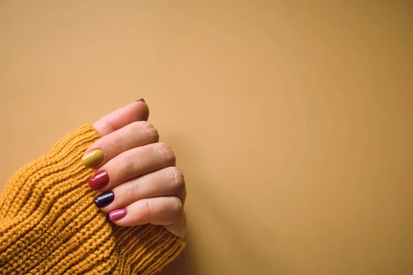 Manicure Autumn Colors Woman Hands Warm Wool Yellow Sweater Fashionable — Stock Photo, Image