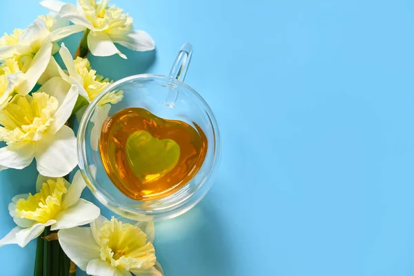 Groene Thee Een Hartvormige Glazen Beker Met Een Dubbele Bodem — Stockfoto