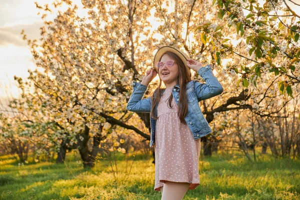 Little Happy Child Girl Hat Pink Glasses Blooming Apple Trees — Stock Photo, Image