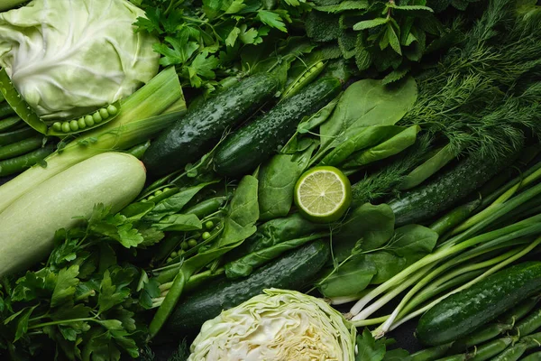 Grünes Gemüse Und Dunkles Blattwerk Als Gesundes Ernährungskonzept Aus Frischen — Stockfoto
