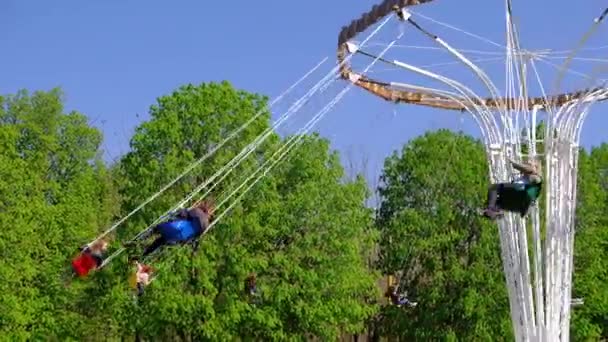 Nikolaev Kropyvnytsky Verano 2021 Silla Oscilante Montaña Rusa Paseo Con — Vídeos de Stock