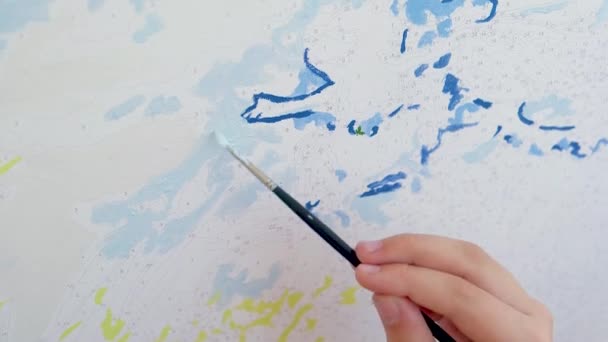 Nahaufnahme Der Malerei Nach Zahlen Kinderhandzeichnung Mit Pinsel Auf Nummerierter — Stockvideo