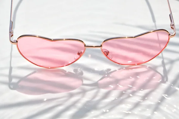 Pink Women Sunglasses White Water Background Floral Palm Shadow Minimal — Zdjęcie stockowe