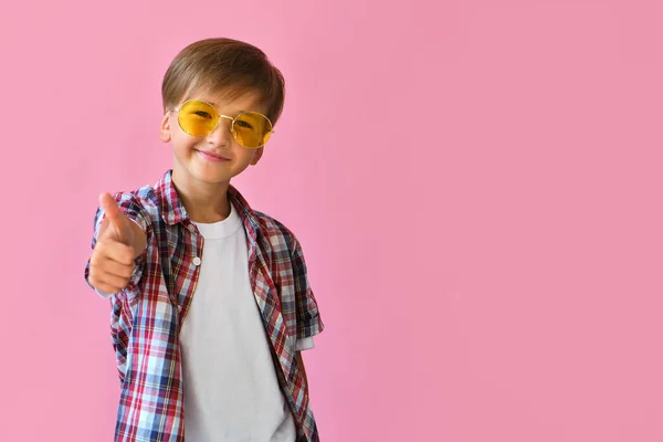 Summer Holiday Vacation Concept Happy Stylish School Boy Yellow Sunglasses — Stok fotoğraf