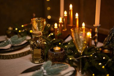 Yılbaşı sofra takımı, çatal bıçak takımı, dekorasyon, yılbaşı dekorasyonu, Noel servisi.