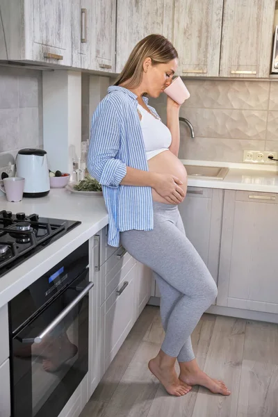 Embarazo Personas Concepto Alimentación Saludable Mujer Embarazada Feliz Con Taza — Foto de Stock
