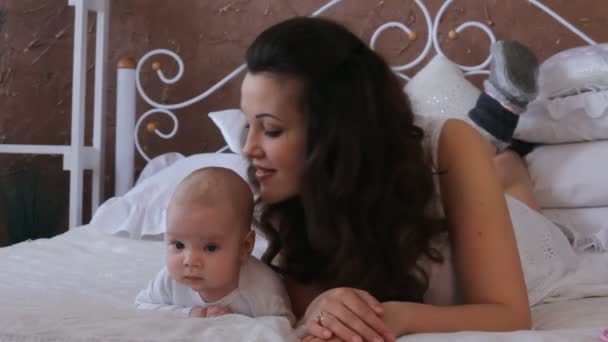 Mutter und Baby — Stockvideo