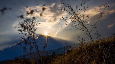 Dağlarda gün batımı
