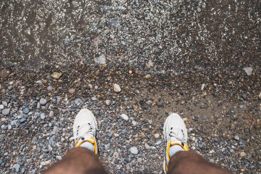 Küçük gri çakıl taşı plajı - Okyanus tatil köyü