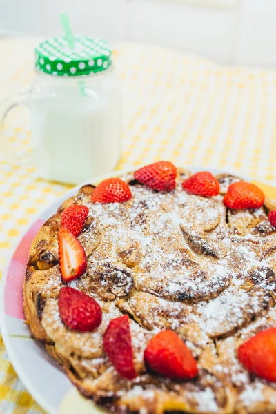 Appelmelk Aardbeientaart Zoet Rustiek Zelfgemaakt Dessert — Stockfoto