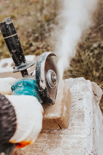 Grinder Hands Tiler Diamond Disc Dust Cuts Stone Paving Stones — Stock Photo, Image