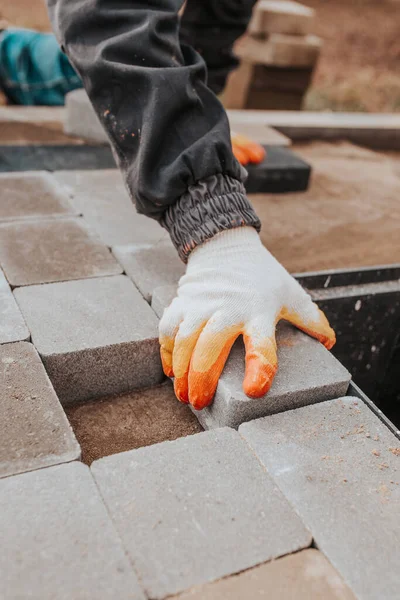 Construyendo Área Ciega Alrededor Una Casa Bloques Piedra Trabajo Albañil — Foto de Stock