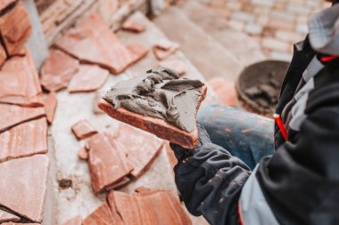 Tutkal üzerine profesyonel fayans kurulumu - yüksek kaliteli dış kaplama işleri