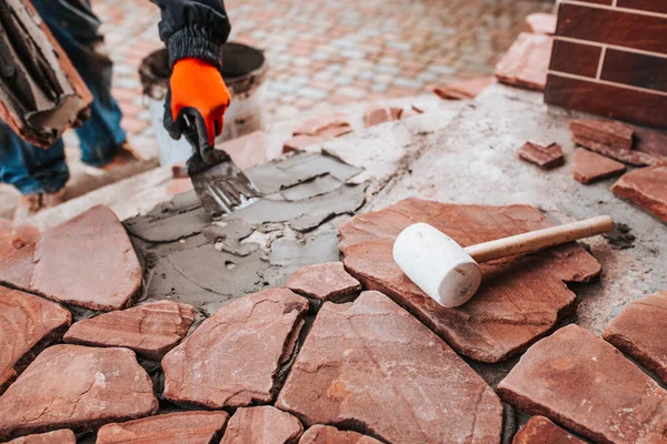 Renovação Alpendre Uma Casa Com Acabamento Pedra Natural Azulejos Ásperos — Fotografia de Stock