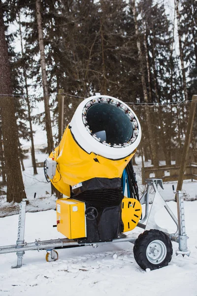 Cañón Nieve Para Aplicación Nieve Artificial Pista Esquí Centro Esquí —  Fotos de Stock